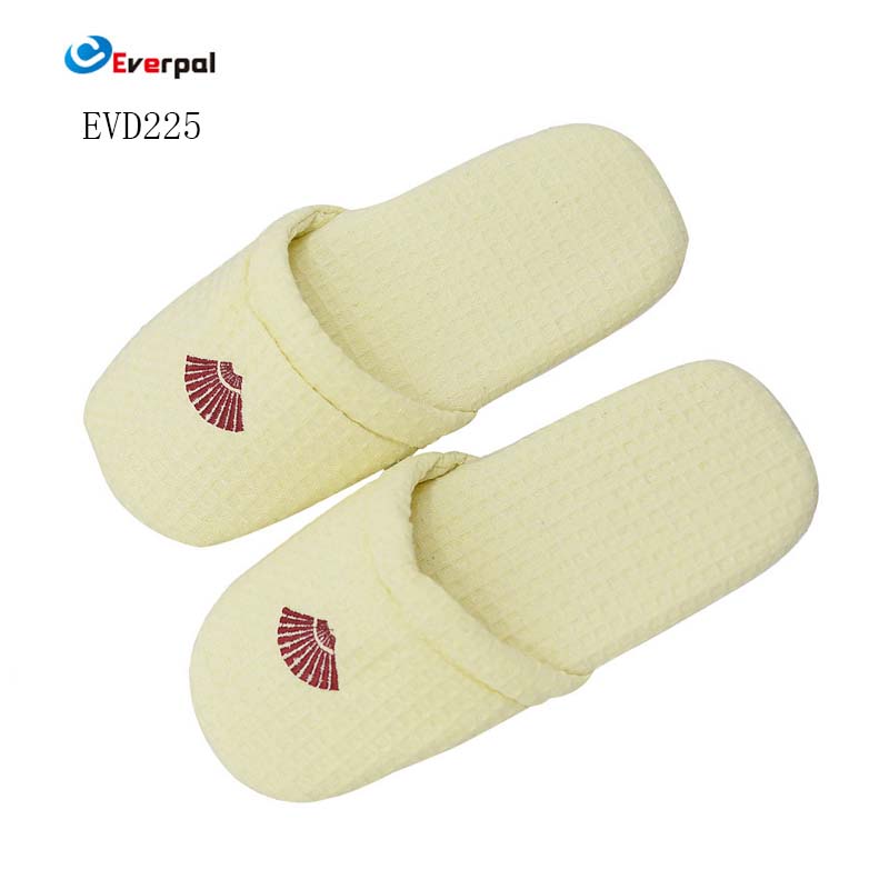 Por que os chinelos waffle simples estão se tornando uma escolha obrigatória para calçados confortáveis ​​para ambientes internos